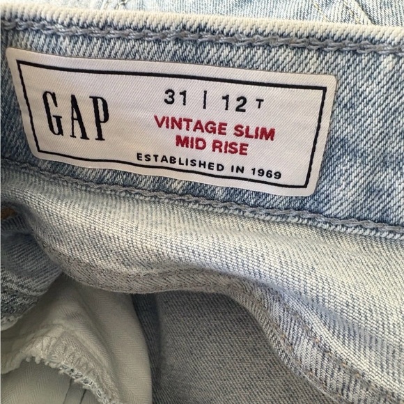 Gap Vintage Slim Midrise distressed Light Wash Women’s Size 12 Tall - Picture 3 of 4